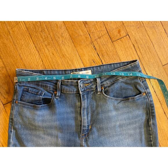 Levi Strauss Signature Gold Mid-Rise Bootcut Womens Jeans Medium Wash Size 30 - Picture 3 of 7